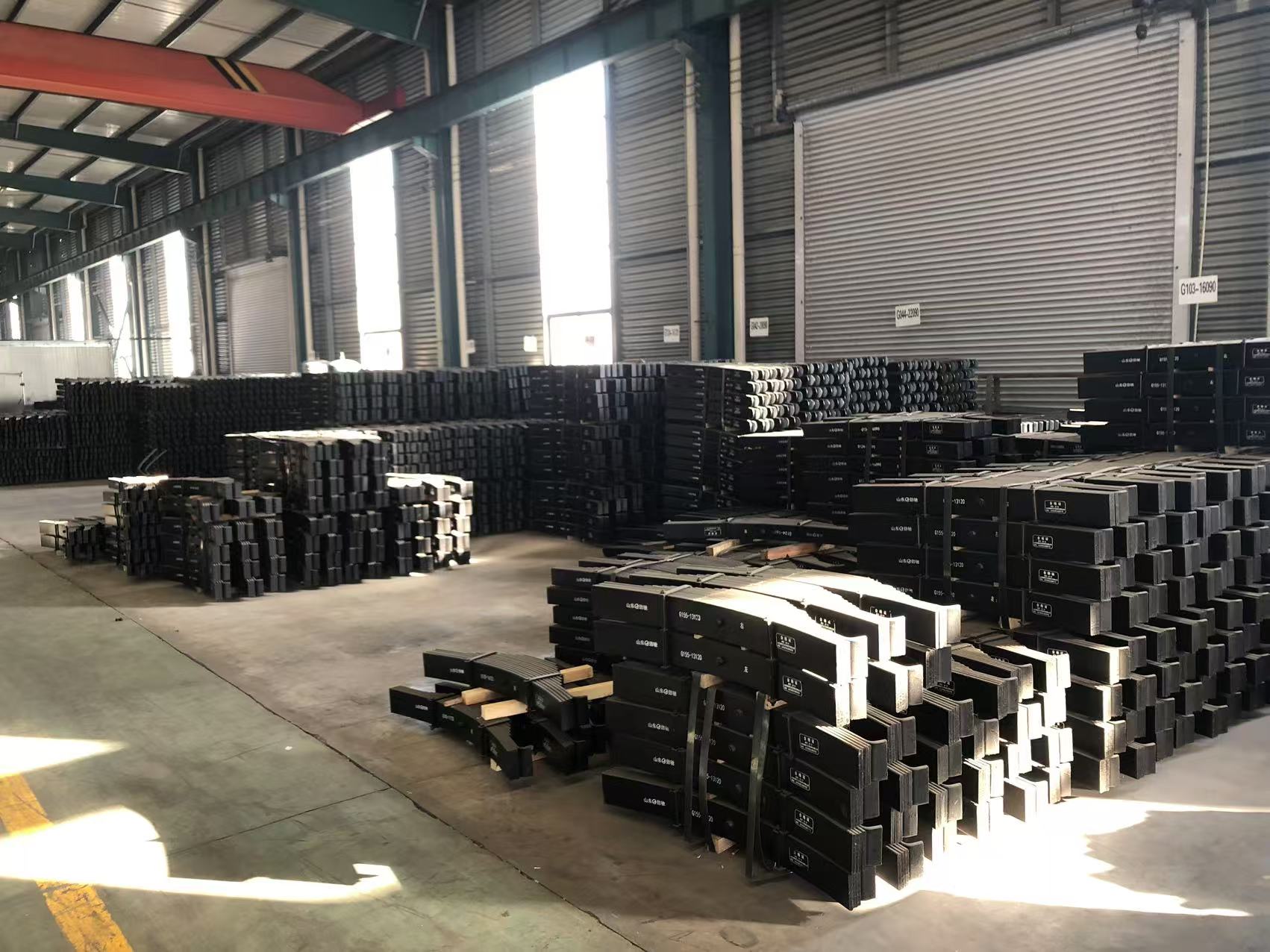 山东劲驰专利发布：新型挂车悬架板簧设计彻底防止滑动，运输更安全！